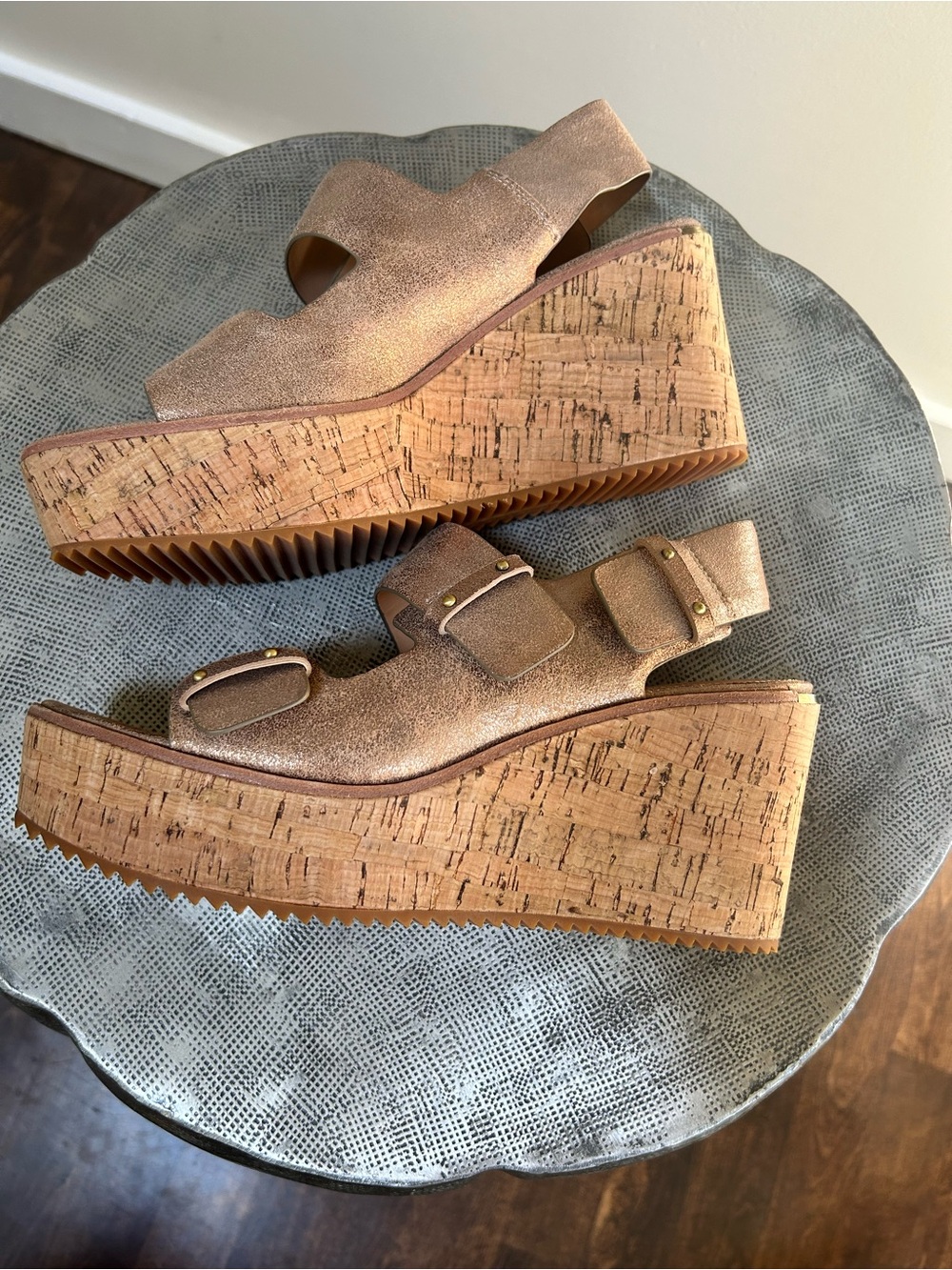 Donald Pliner ~ Metallic Leather Irine Cork Wedge Platform Sandal size 7.5 - Picture 9 of 15